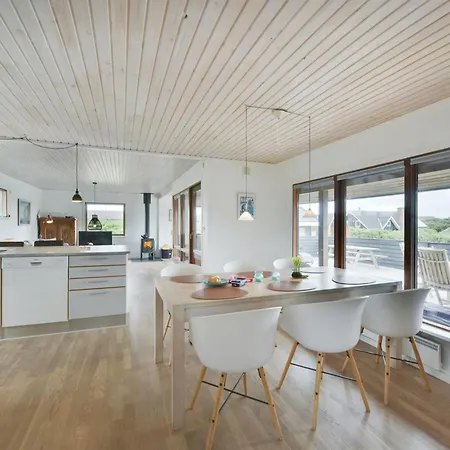 Leleks - 200m From The Sea By Interhome